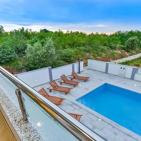 With Swimming Pool, Roof Terrace, 50 Meters From The Zaton (Zadar)