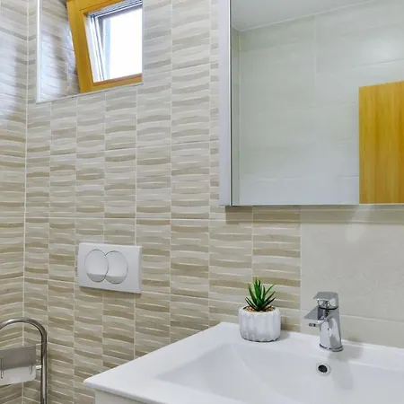 With Swimming Pool, Roof Terrace, 50 Meters From The Villa Zaton (Zadar)