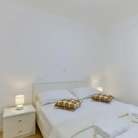 فيلة New With Pool And Roof Terrace زاتون