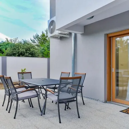 With Swimming Pool, Roof Terrace, 50 Meters From The Villa *