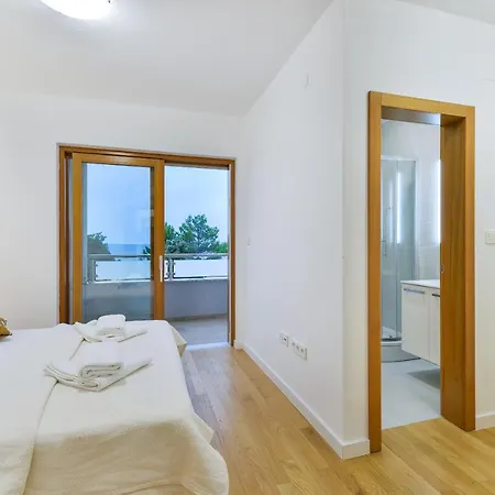 With Swimming Pool, Roof Terrace, 50 Meters From The Villa