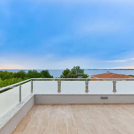 With Swimming Pool, Roof Terrace, 50 Meters From The Zaton (Zadar)