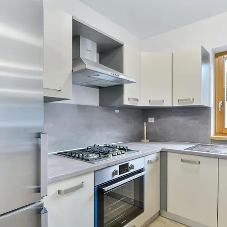 With Swimming Pool, Roof Terrace, 50 Meters From The Villa
