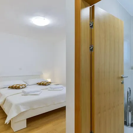 With Swimming Pool, Roof Terrace, 50 Meters From The Villa *