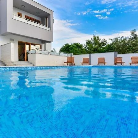 With Swimming Pool, Roof Terrace, 50 Meters From The Zaton (Zadar)