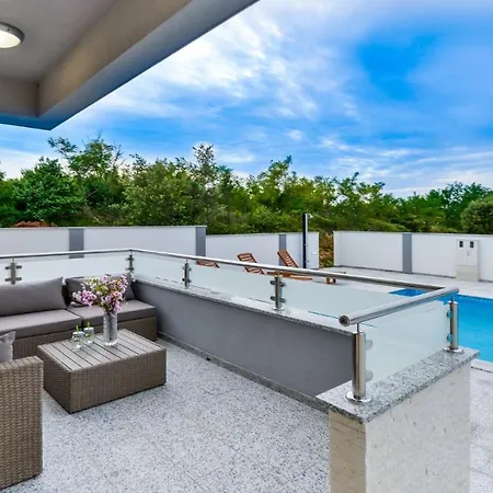 فيلة New With Pool And Roof Terrace زاتون