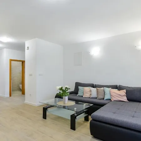With Swimming Pool, Roof Terrace, 50 Meters From The Villa